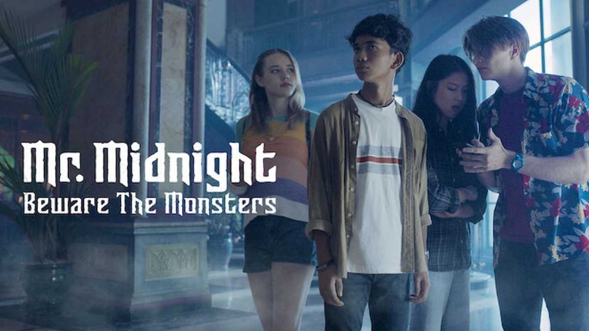 Xem Phim Kinh hoàng lúc nửa đêm: Coi chừng quái vật - Mr. Midnight: Beware The Monsters 2022