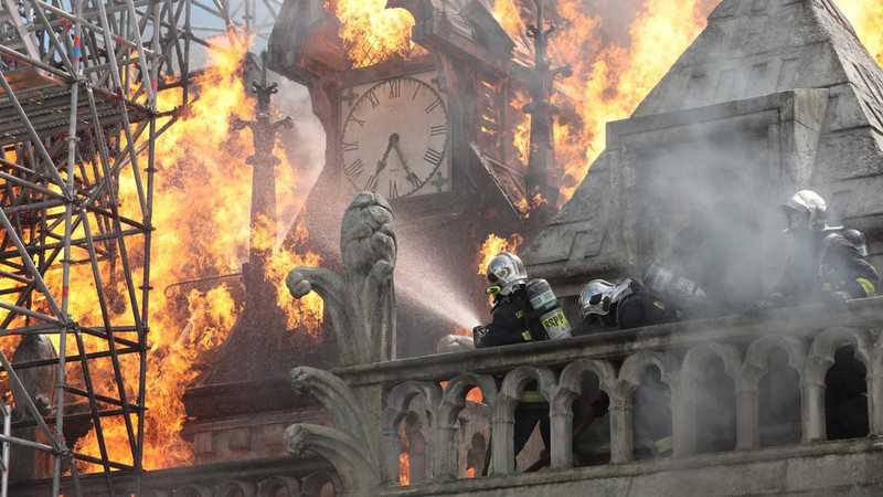 Xem Phim Notre-Dame on Fire - Notre-Dame brûle 2021