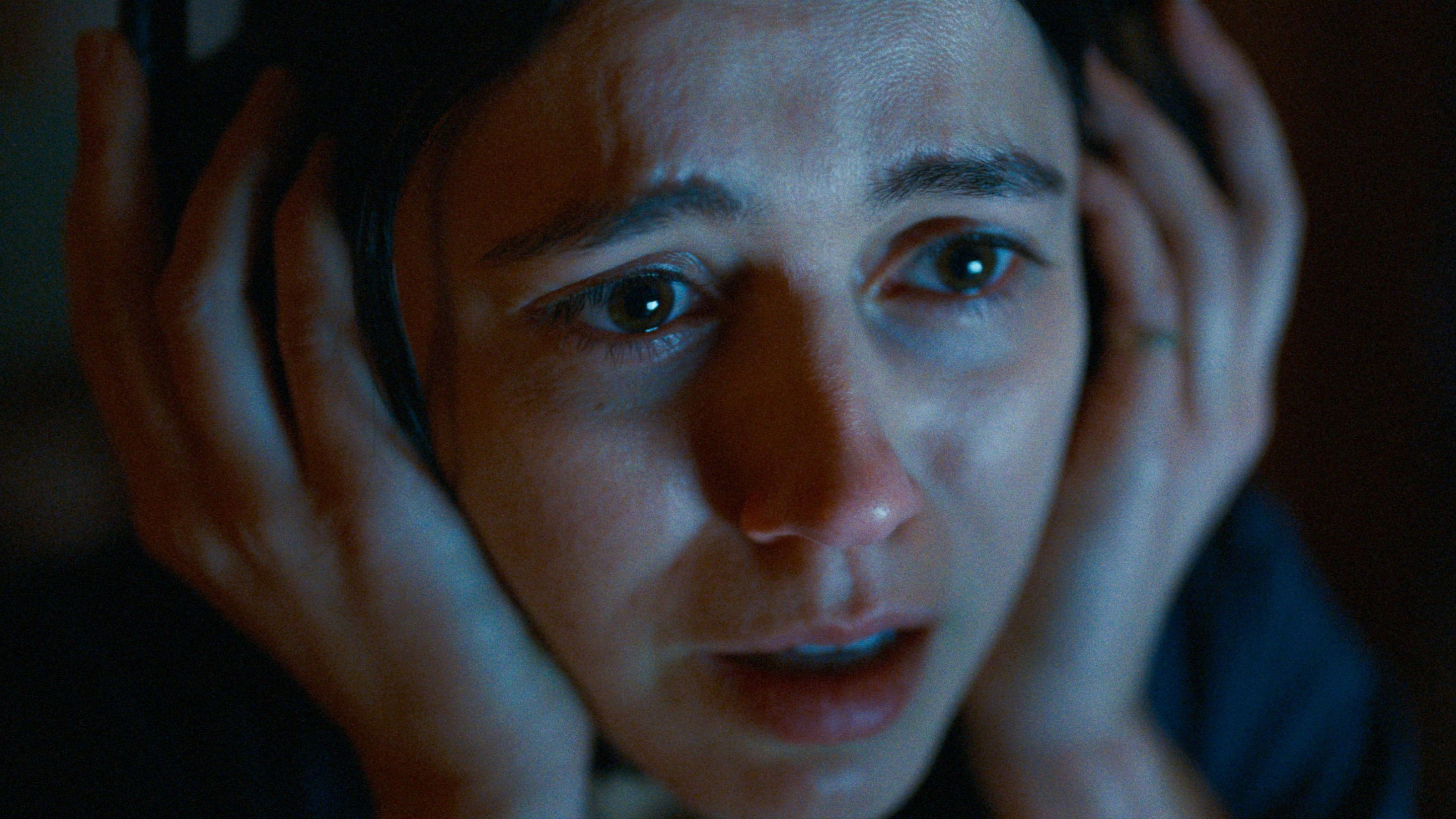 Ảnh phim Tần Số Ngầm