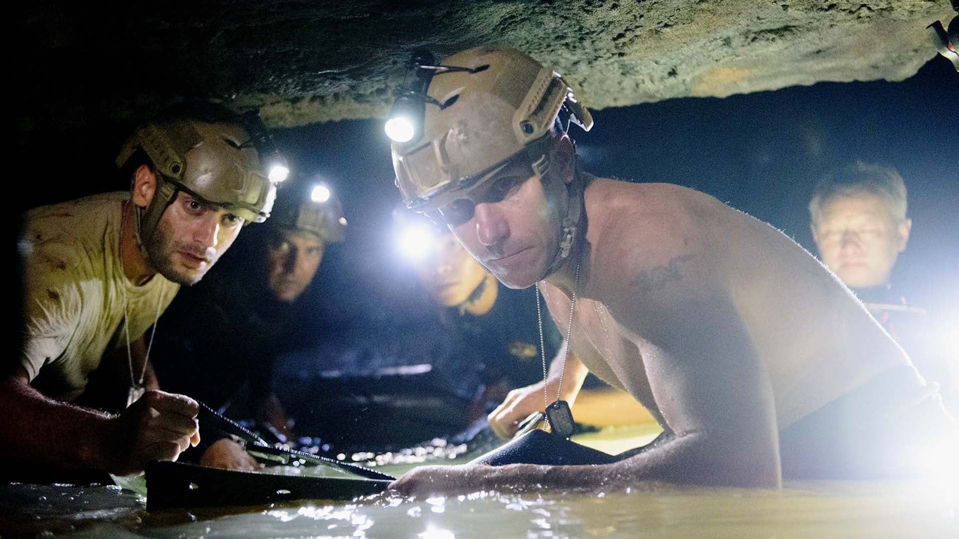 Cuộc giải cứu hang tham luang - The cave